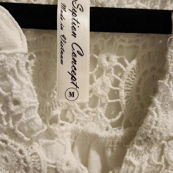 White lace blouse - Picture 2 of 3